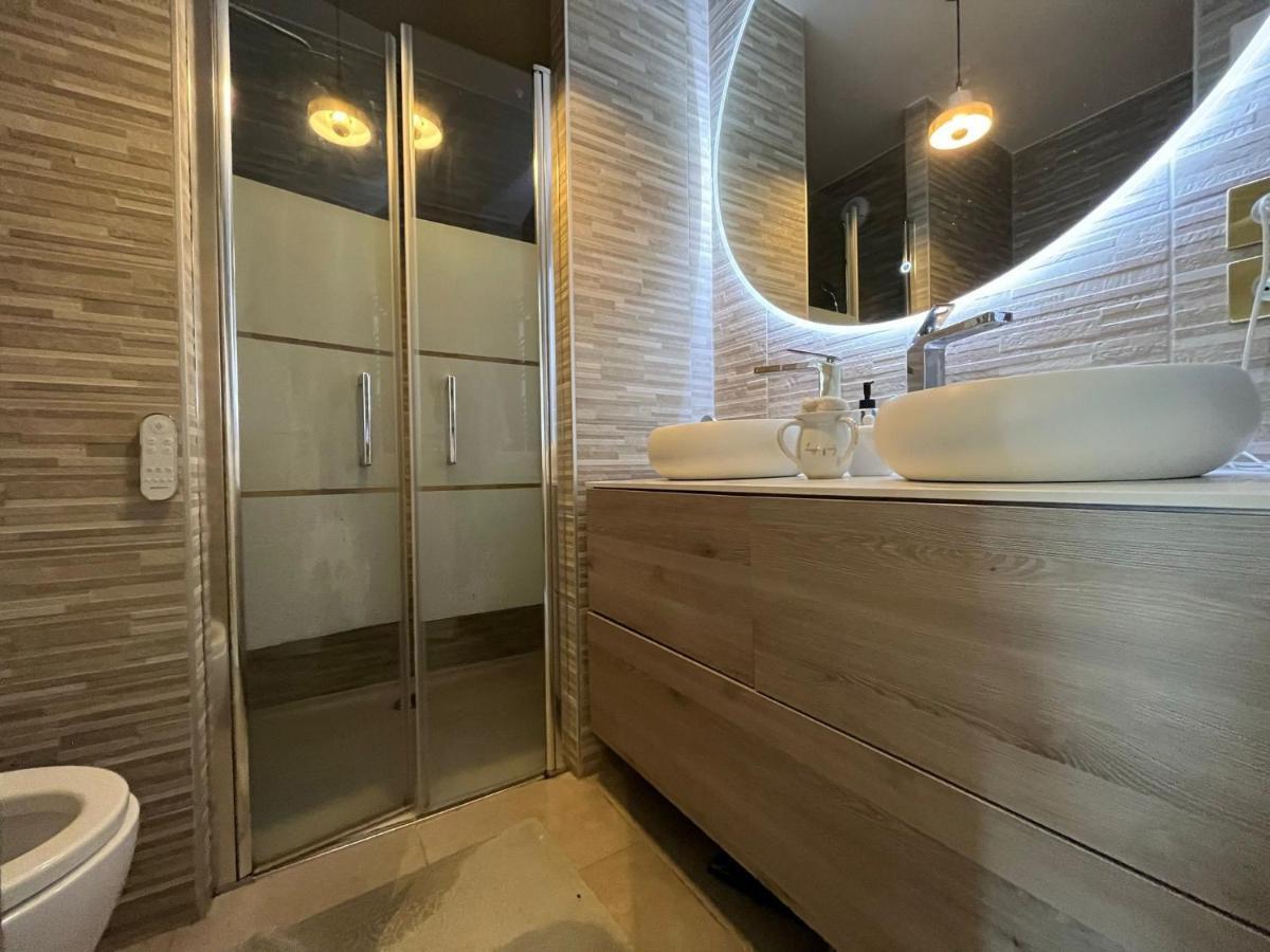 Appartement Luxueux Climatise Avec Terrasse, 6 Couchages - 17Eme Arrondissement De Paris クリシー エクステリア 写真